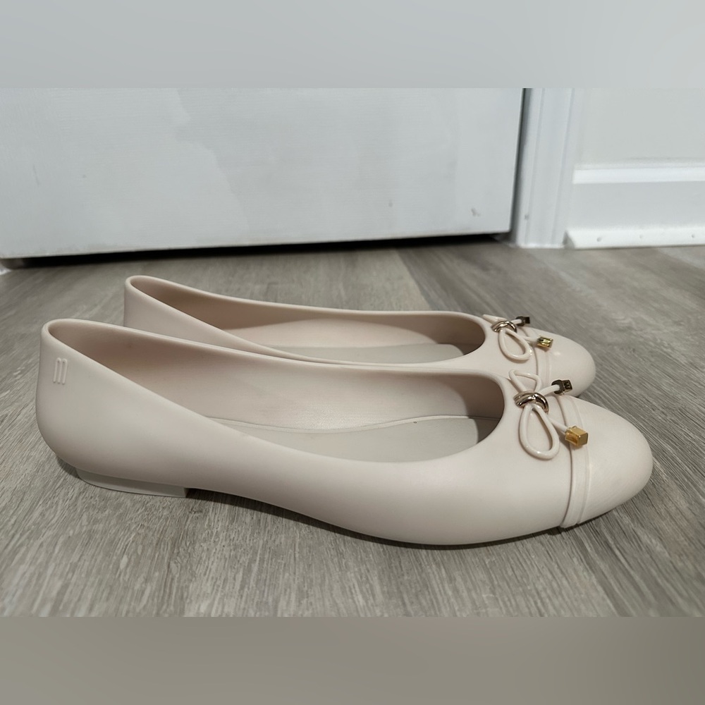 SH33 NWOB Melissa Shoes Slip-On Jelly Flats Doll V Beige Womens Size 10